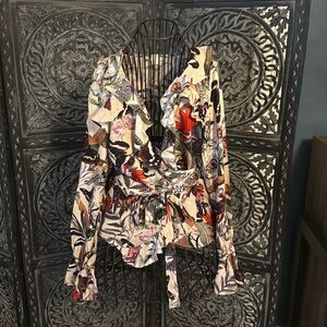 H&M cute floral blouse size 2. in great condition.